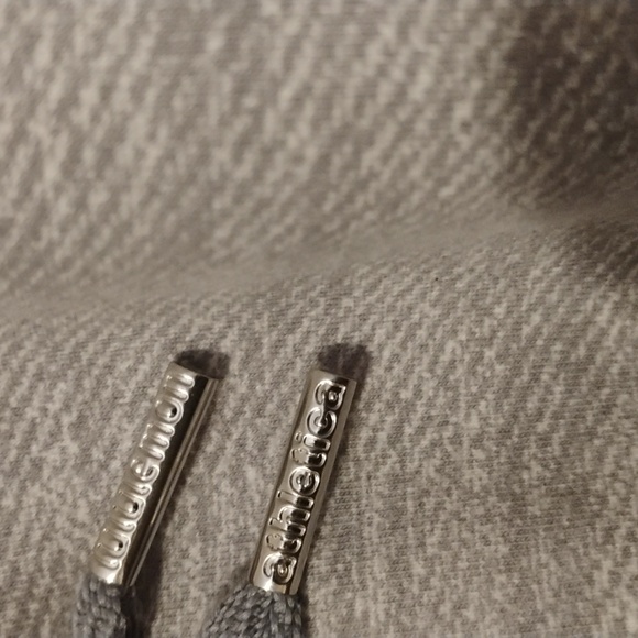 lululemon athletica Tea Lounge Crop Joggers. Womens size 6. Heather Gray color. - Picture 5 of 15